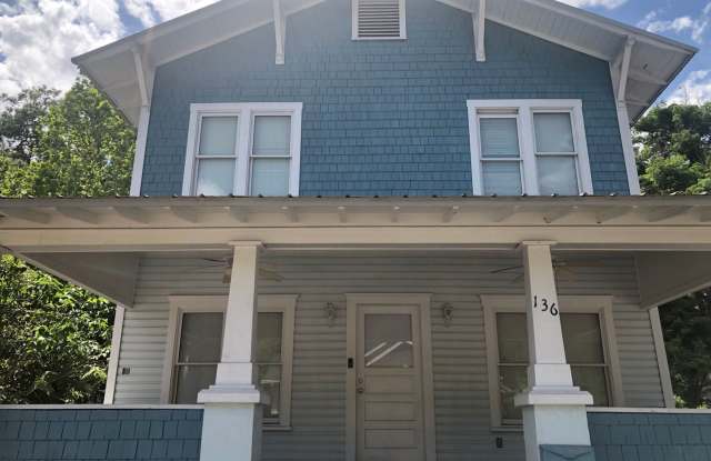 Beautiful Home 3 Blocks from Campus