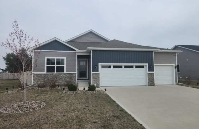 2521 Northwest Woodbury Drive