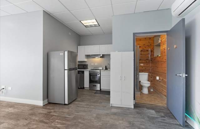 1338 W Irving Park Rd