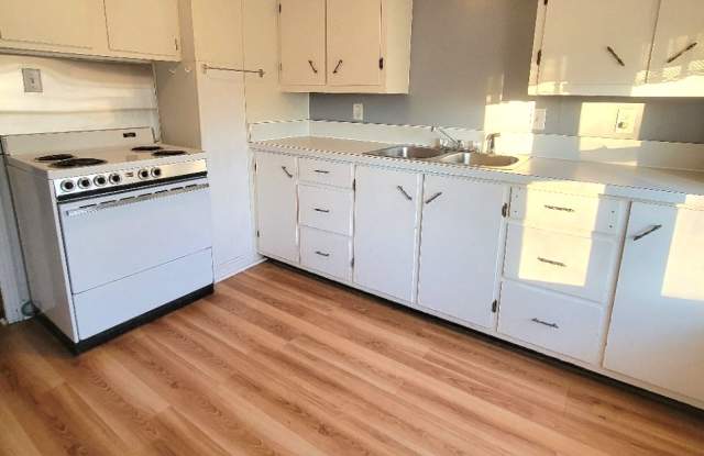 1131 1/2 South 5th Avenue