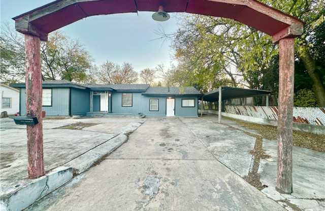 104 E Fowler Avenue
