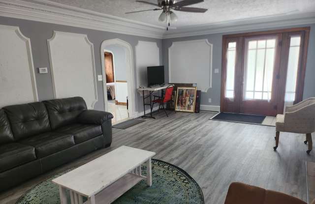 4288 W Jefferson Ave