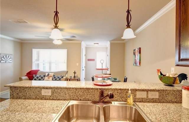 701 S Lillian Street