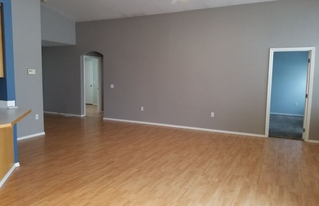 CHRISTMAS SPECIAL - FREE DECEMBER RENT and Pet Friendly in Ephrata