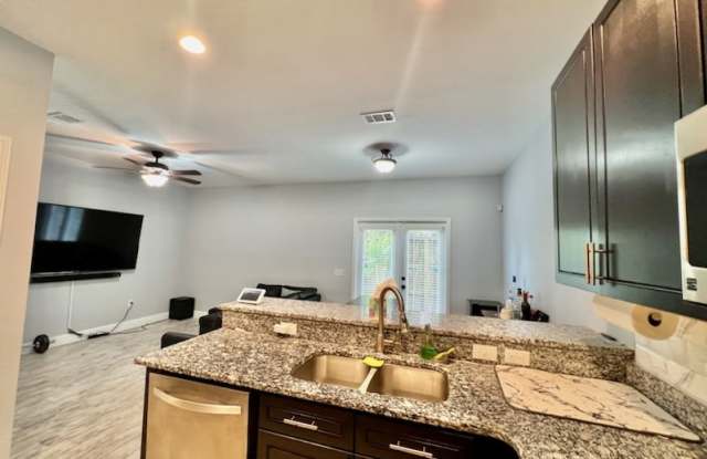 2100 Pomegranate Court