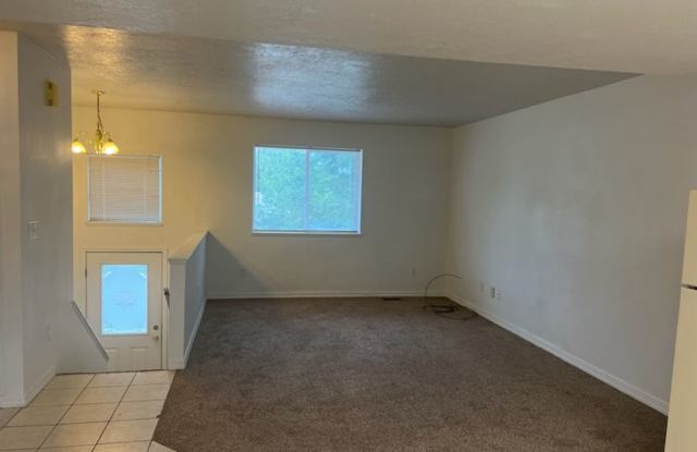 HUGE 6 bed 3 bath Home in Pocatello