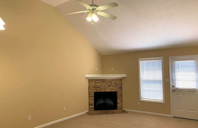 Townhome just minutes to Gate 2.