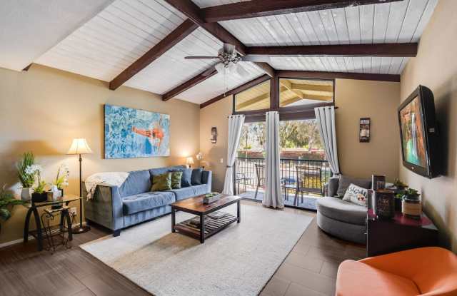 AVAILABLE NOW!! 2 Bed 2 Bath Fully Furnished Condo in Palm Springs!