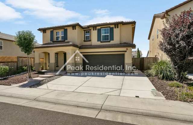 Updated 4bd/3ba Rocklin Home with 2 Car Garage