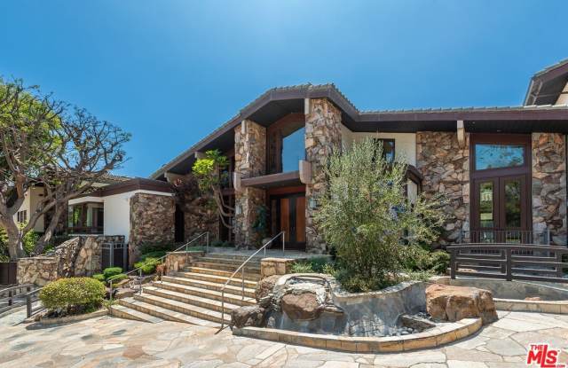 1160 Shadow Hill Way