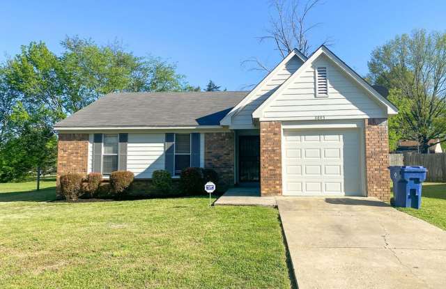 Photo of 3 bed, 2 bath in Horn Lake (ss appliances, fresh paint)