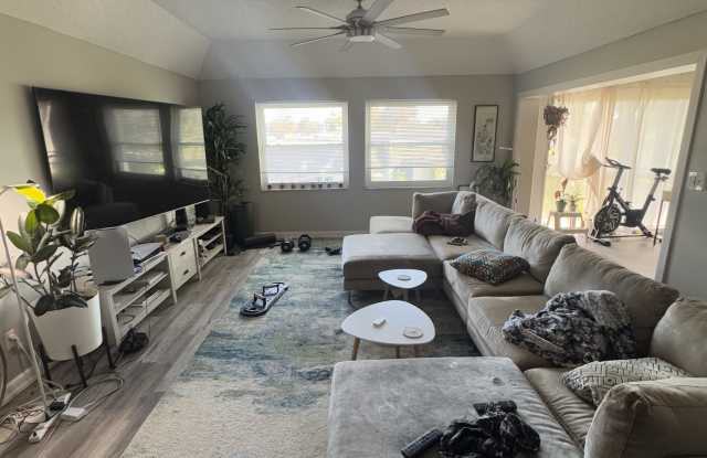 604 Cordova Green