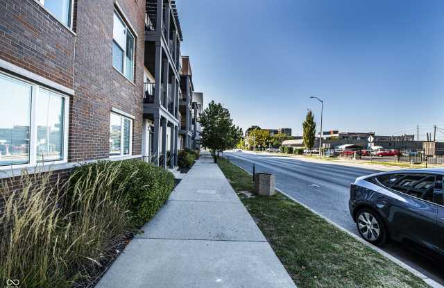 727 N Illinois Street