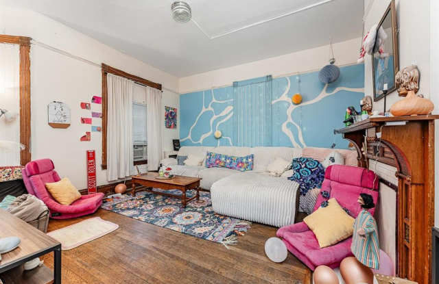 Downtown House - 6 Bedroom/ 2 Bathroom Large House - Downtown - Available 06/04/2026