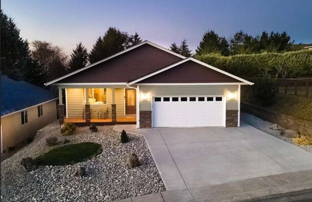 Coastal Comfort Meets Luxury in This Bay View Beauty