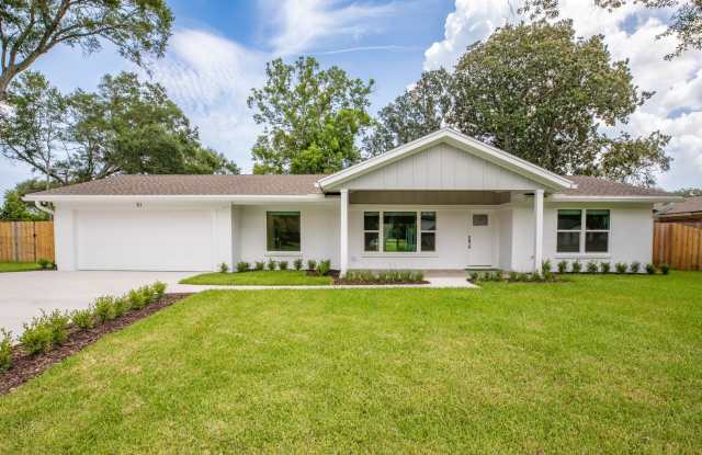 Beautifully Renovated Home Backing Up To Golf Course in Jax Beach