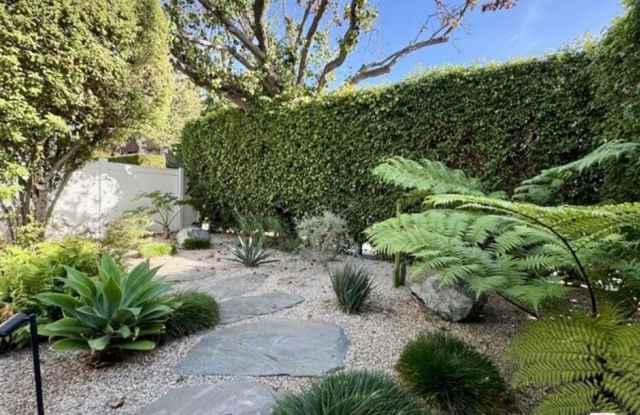 805 N West Knoll Dr unit: 1