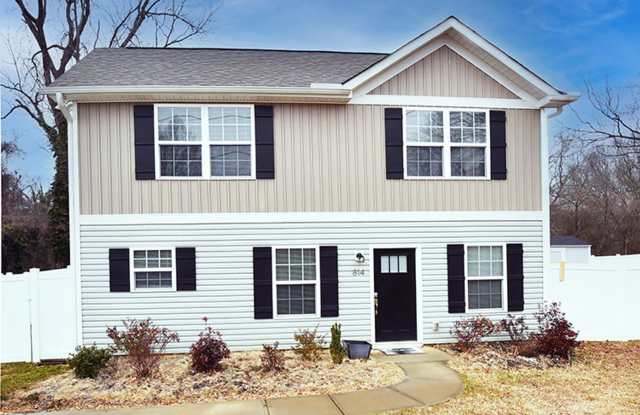 814 W Carolina Ave Bessmer City Professionally managed by Select Real Estate.