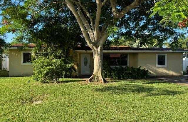 2624 NE 8th Court
