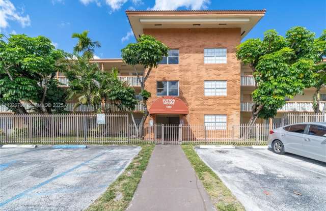 Photo of 1855 NE 121st St