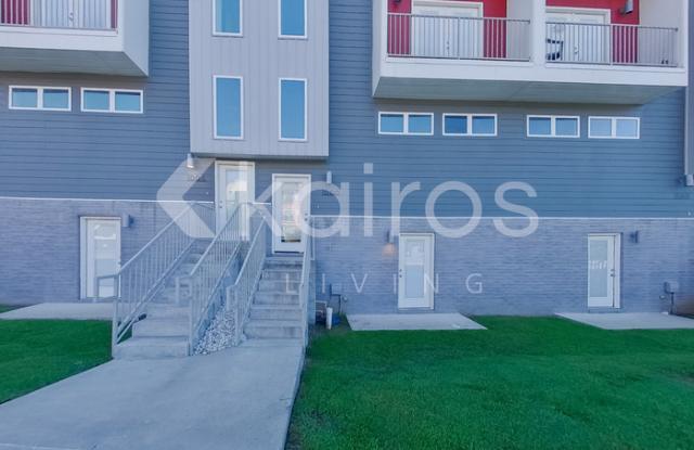 Photo of 1666 South Razorback Road