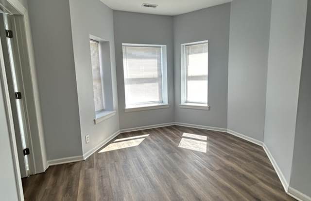 7432 South Maryland Avenue