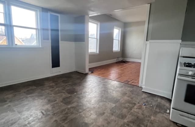 17 Fifteenth St-Unit 5  (Floor 3) - 17 15th St, Buffalo, NY 14213