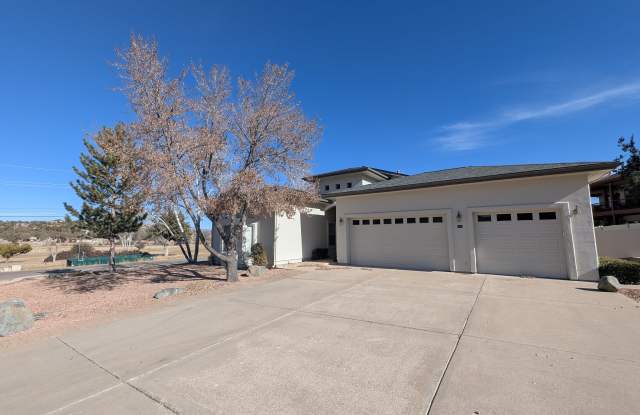 801 S Greenfaire Cir