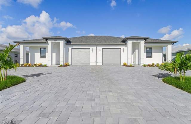 Photo of 602/604 SW 8th Place