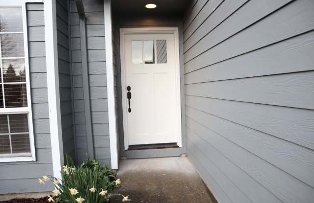 Beautifully Updated Cascade Park Home for Lease - 1508 SE Solomon Loop
