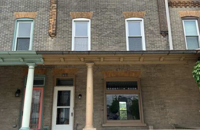 1730 Main St