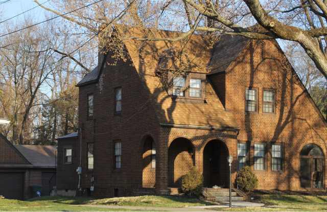 Photo of 929 N Nelson Rd