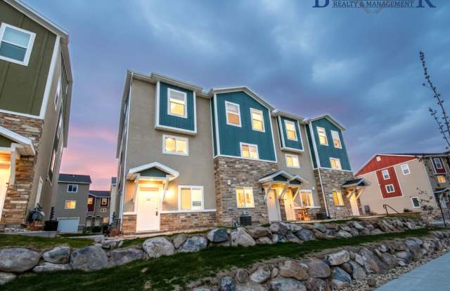 Stunning 3 Bed Townhome in Herriman