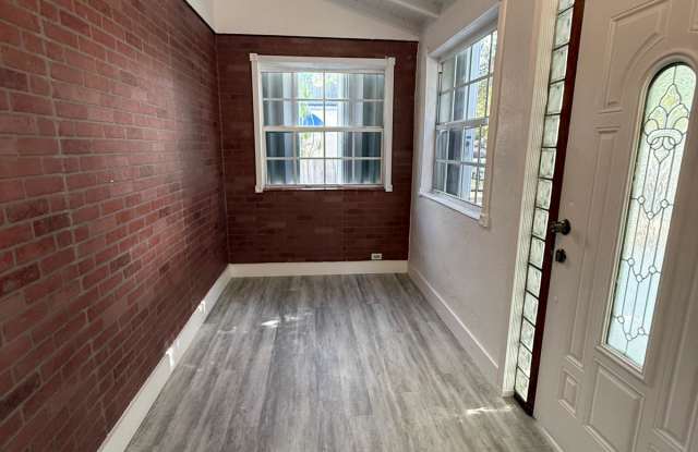 913 Northwest 46th Street1