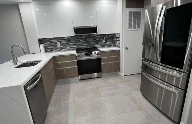 Photo of 2175 NE 56th St