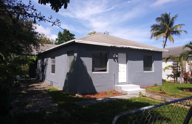 708 SW 7th St - 708 Southwest 7th Street, Dania Beach, FL 33004