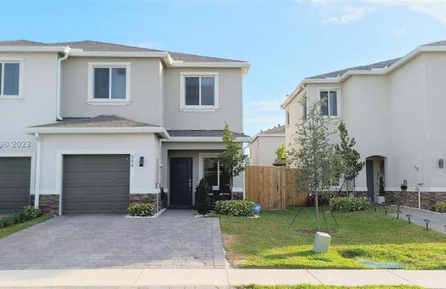 884 SE 16th Ct