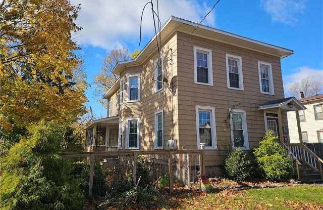 Photo of 305 Highland Avenue