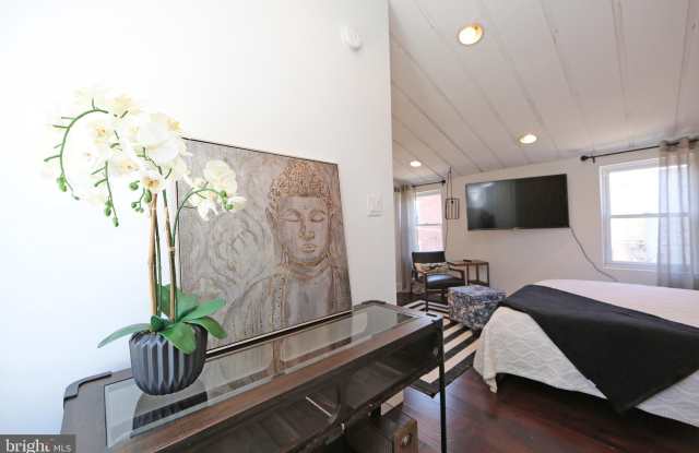 Photo of 1111 EARL Street