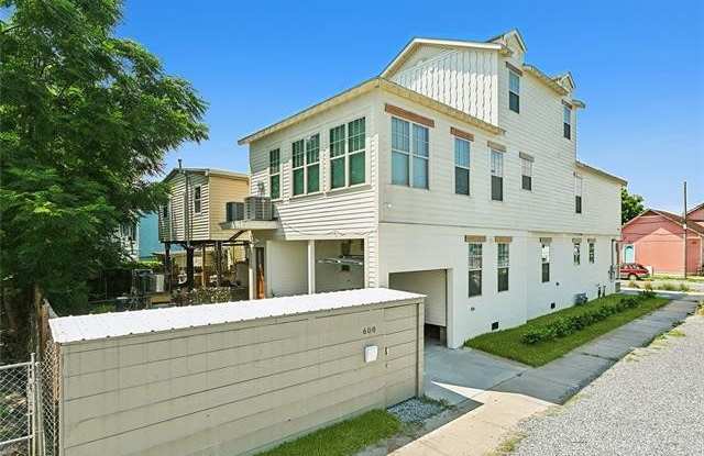 600 N LOPEZ Street