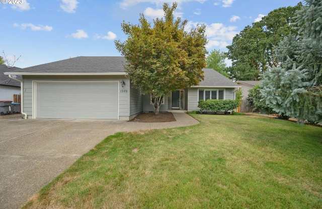 Nice 3 Bedroom, 2 Bath Home in McMinnville- Landscaping Provided