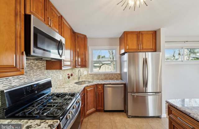 384 WESTBOURNE DRIVE