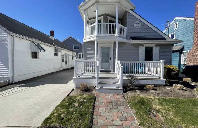104 N Iroquois