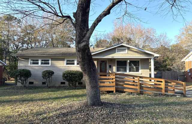 Photo of 1431 Woodhill Lane