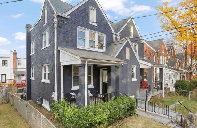 521 QUINTANA Place NW