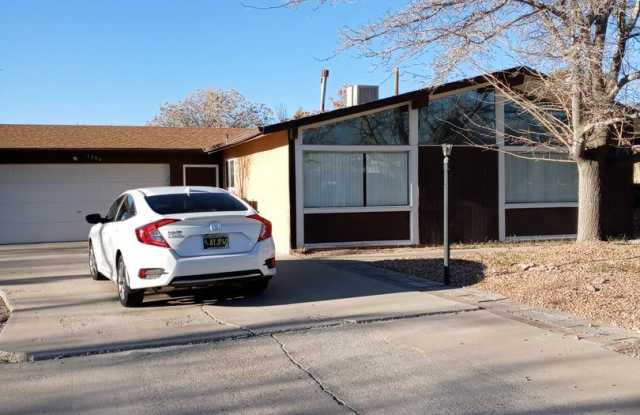 1405 33rd Circle SE - 1405 33rd Circle Southeast, Rio Rancho, NM 87124