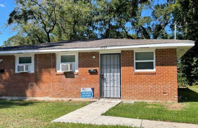 Photo of 1935 Fairchild St.