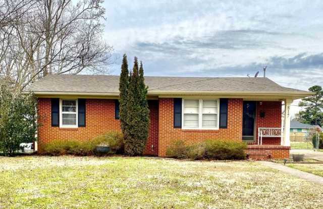 817 Chambers Drive Northeast