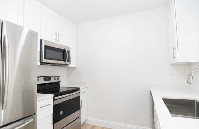 924 NW 11th Court, Fort Lauderdale, FL 33311