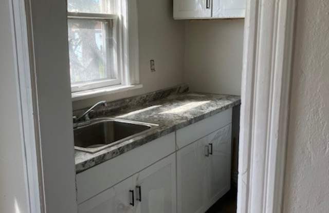 416-4 W. Court Street